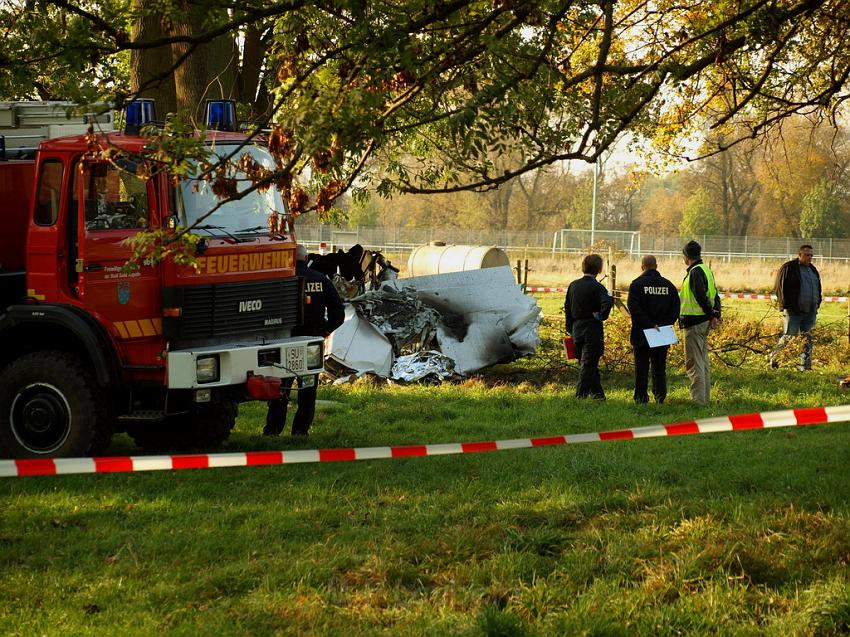 Kleinflugzeug abgestuerzt Sankt Augustin Meindorf P077.JPG